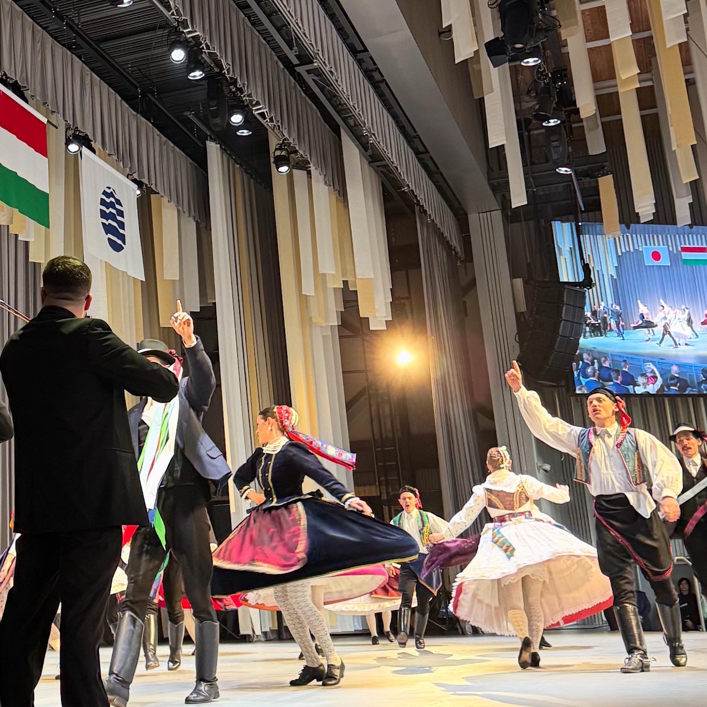 ハンガリー国立民族舞踊団による舞踊2