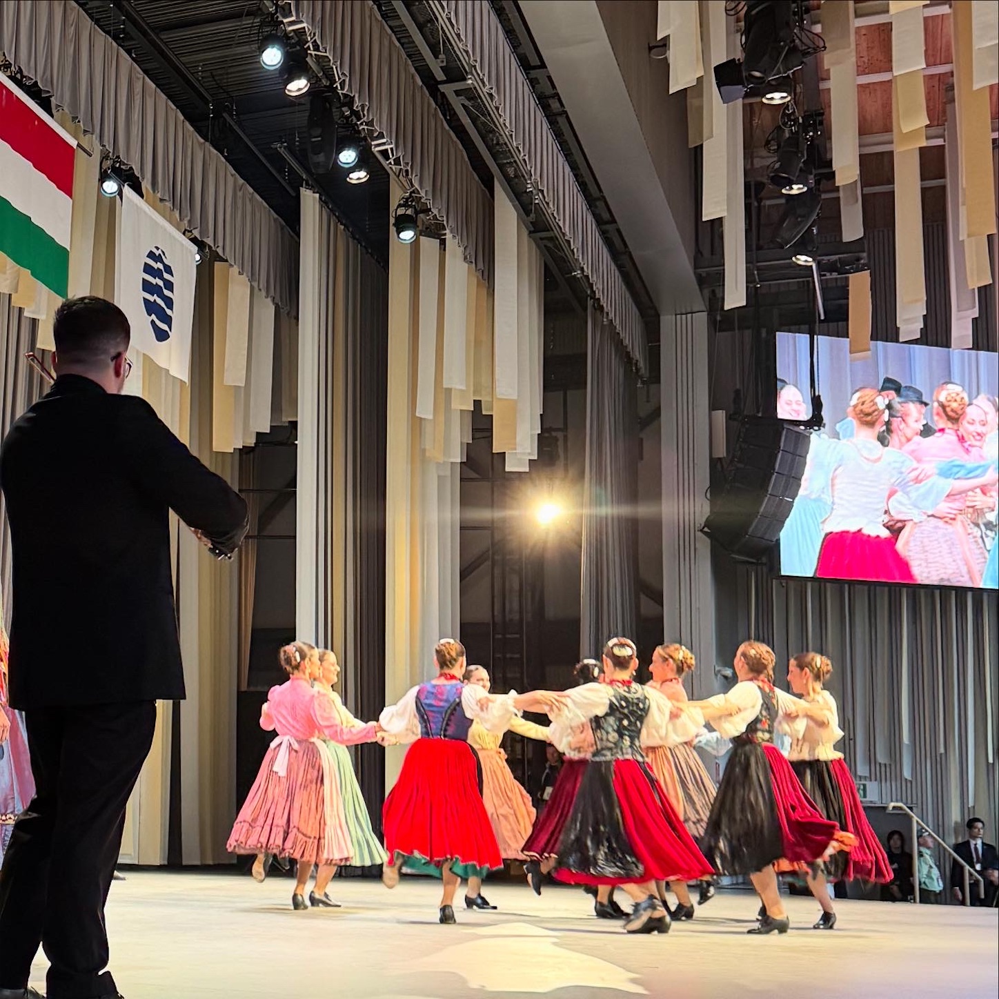 ハンガリー国立民族舞踊団による舞踊3