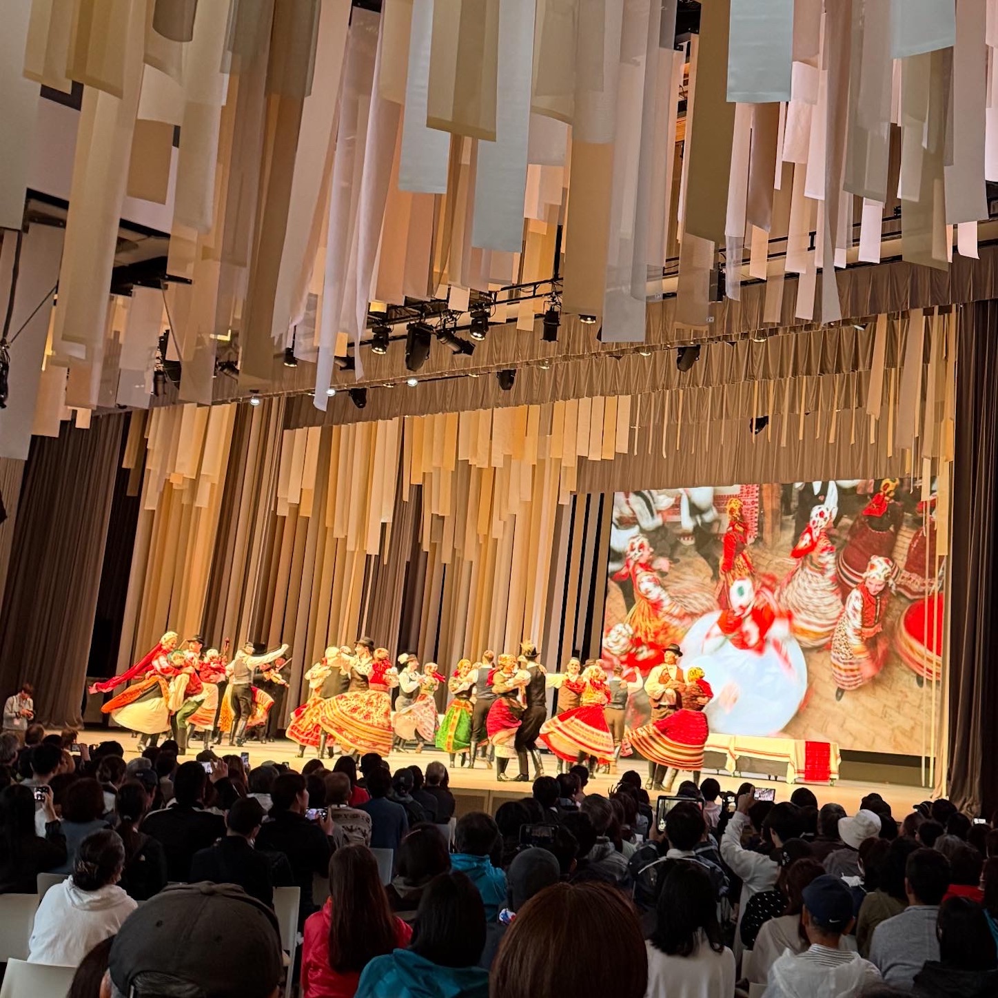 ハンガリー国立民族舞踊団による舞踊7