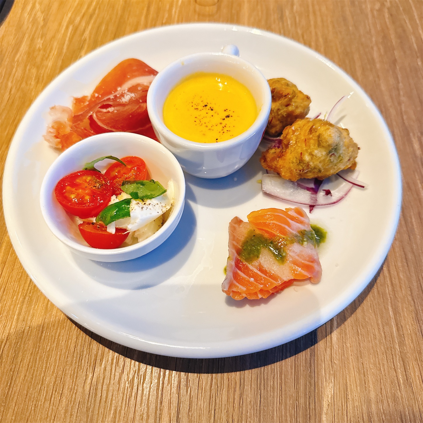 TOKYO MERCATOの前菜5種盛