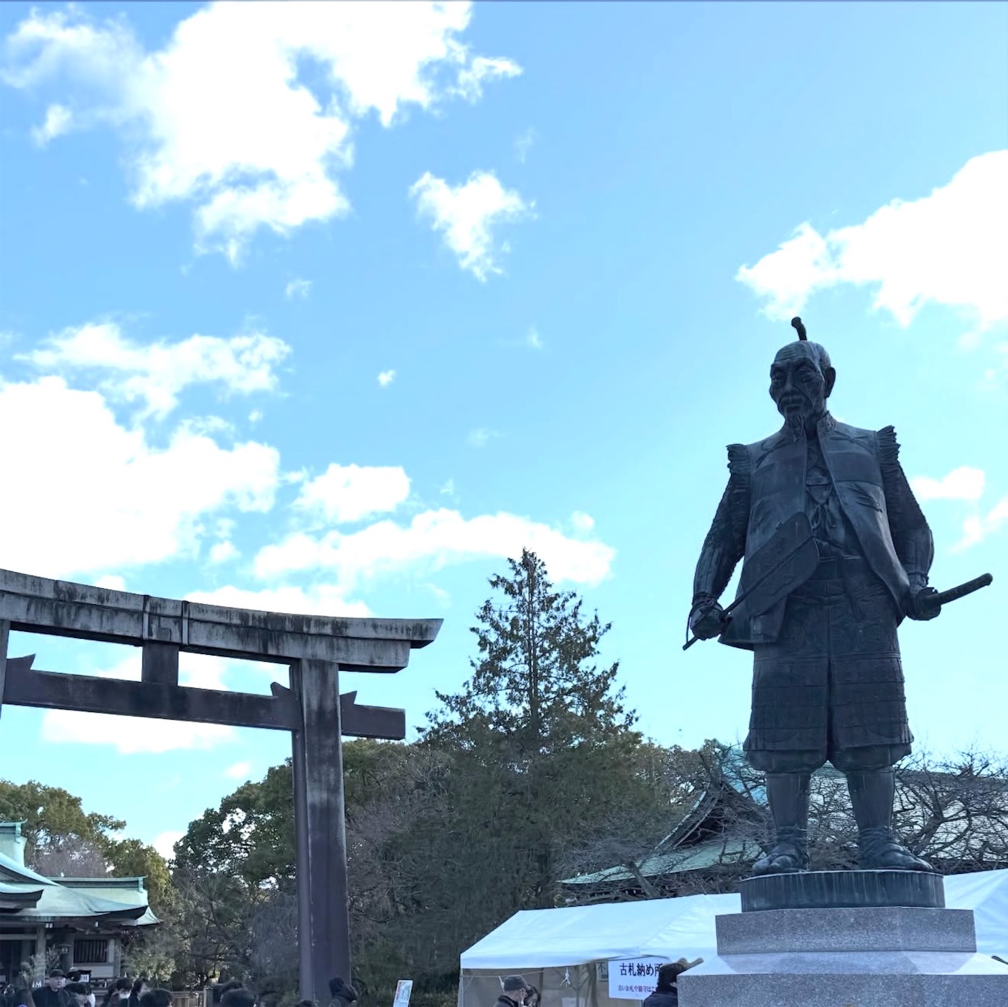 鳥居と豊臣秀吉像