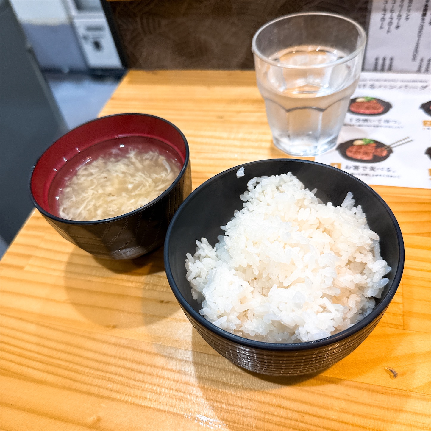 とろけるハンバーグ御膳のご飯とスープ とろけるハンバーグ御膳のご飯とスープ