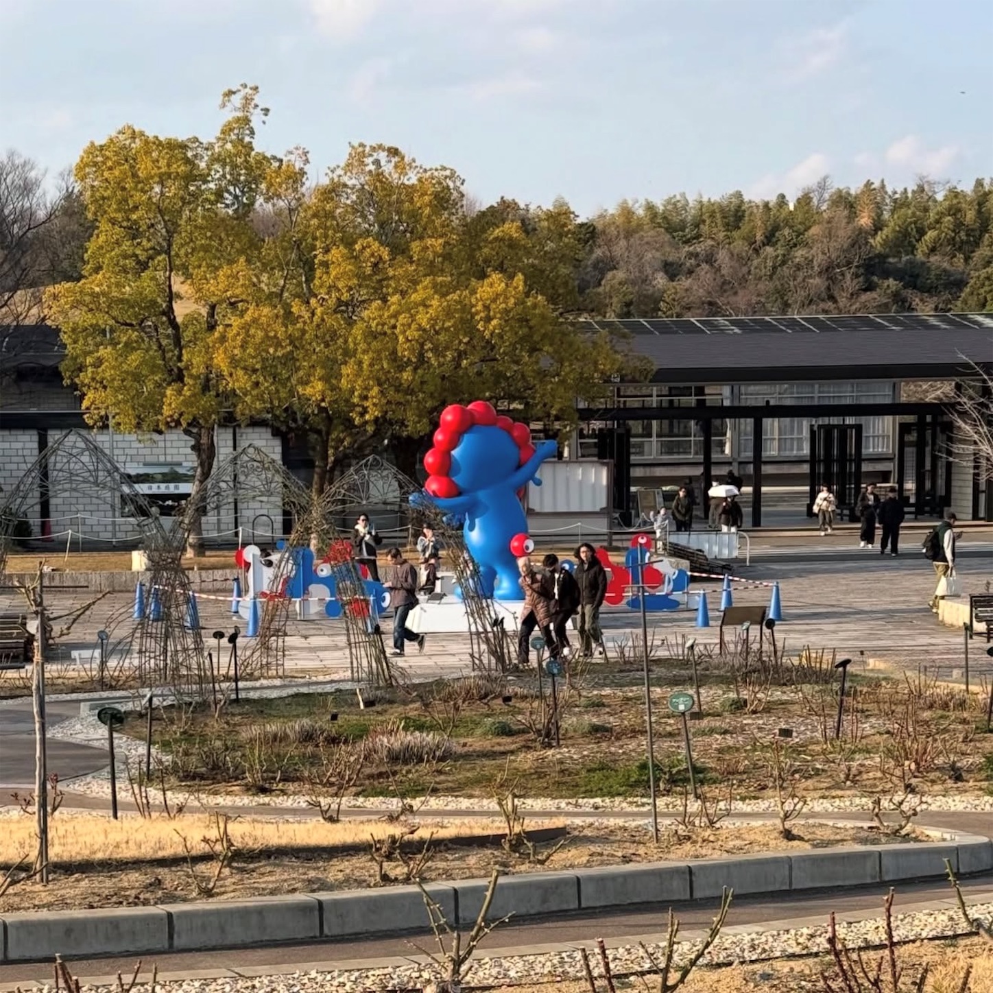 平和のバラ園ののミャクミャク像2 平和のバラ園ののミャクミャク像2