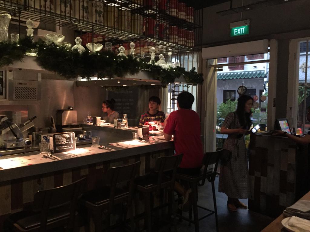 シンガポール Ann Siang Rd のオシャレなレストラン Lolla で食事してきた シンガポール漂流生活