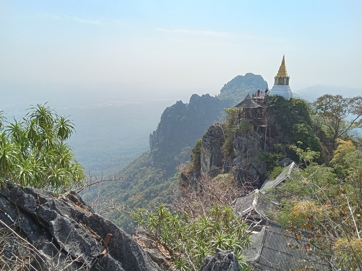 ランパーンから天空の寺院、ワット・チャルームプラキアットへ行ってき
