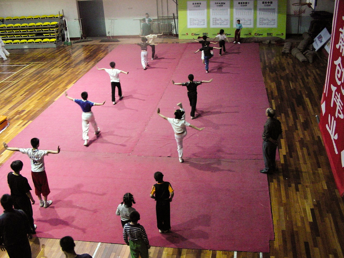 子供カンフー練習風景