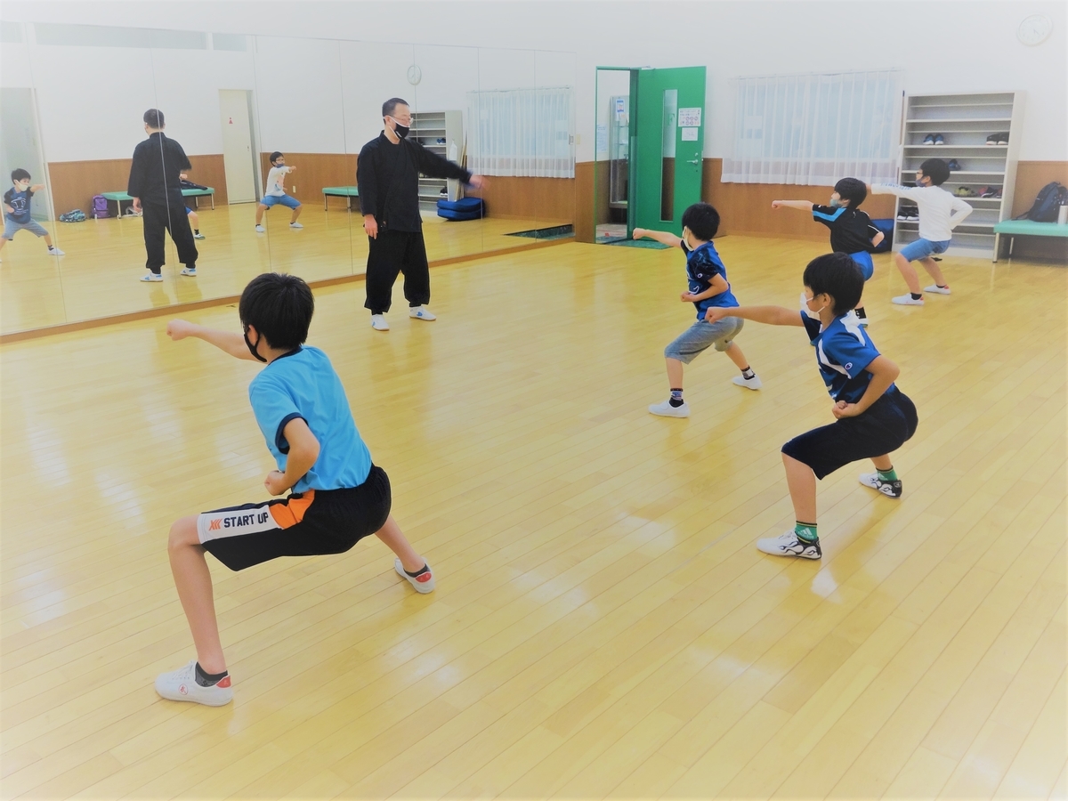 徐言偉 子供カンフー教室 練習風景