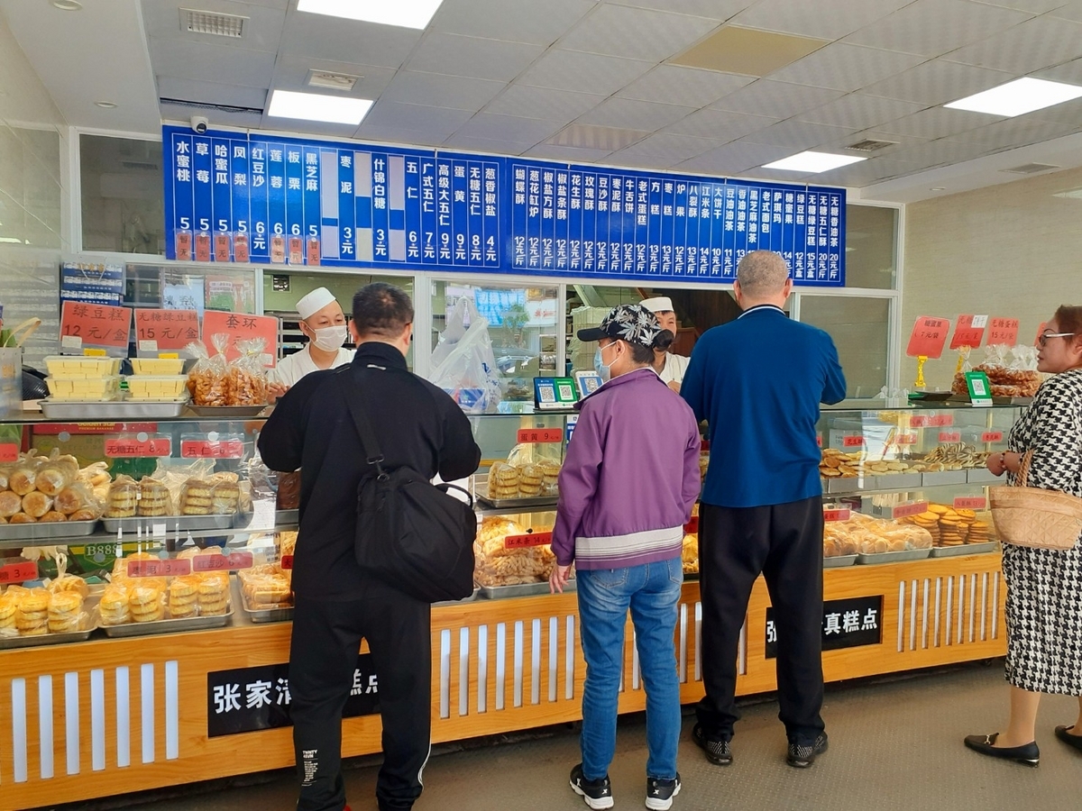 イスラム教徒の伝統菓子である、月餅などが売られている老舗を初めて尋ねました。徐言偉ブログ