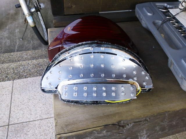 LED化 (リア) - Bandit 250V と BMW 225xe の6輪生活