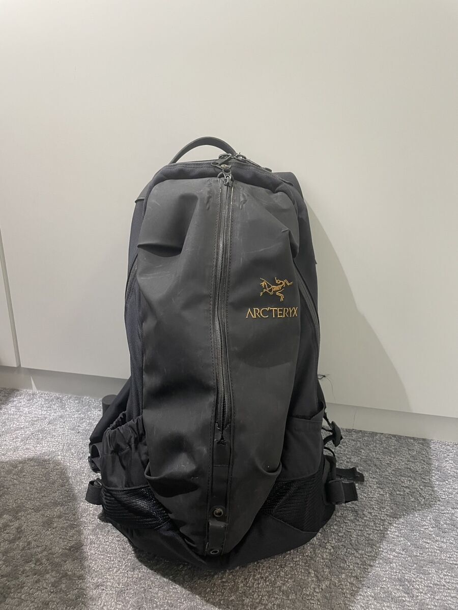 アークテリクス アロー22 アークテリクスのアロー22徹底レビュー|サイズ感や機能は