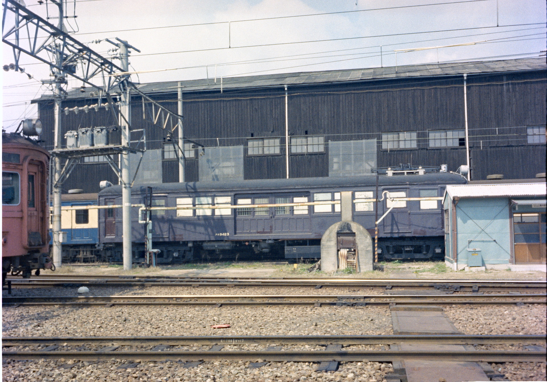 阪和線の救援車 元鶴見臨港モハ131のクエ9423 (蔵出し画像) - 省型旧形