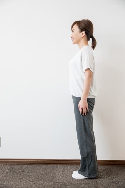 良い姿勢の女性