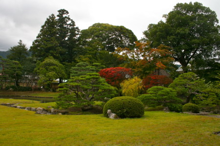 「真田邸」の庭園。（２２．１０．２６）