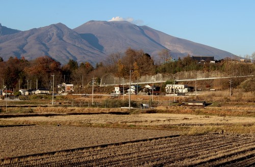 秋い深まる、「田んぼ」、「浅間山」(30.11.20)