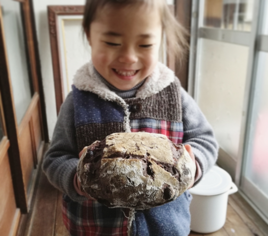 シュガーレスのライ麦ショコラはドライフルーツとクルミをいっぱいミックスしました