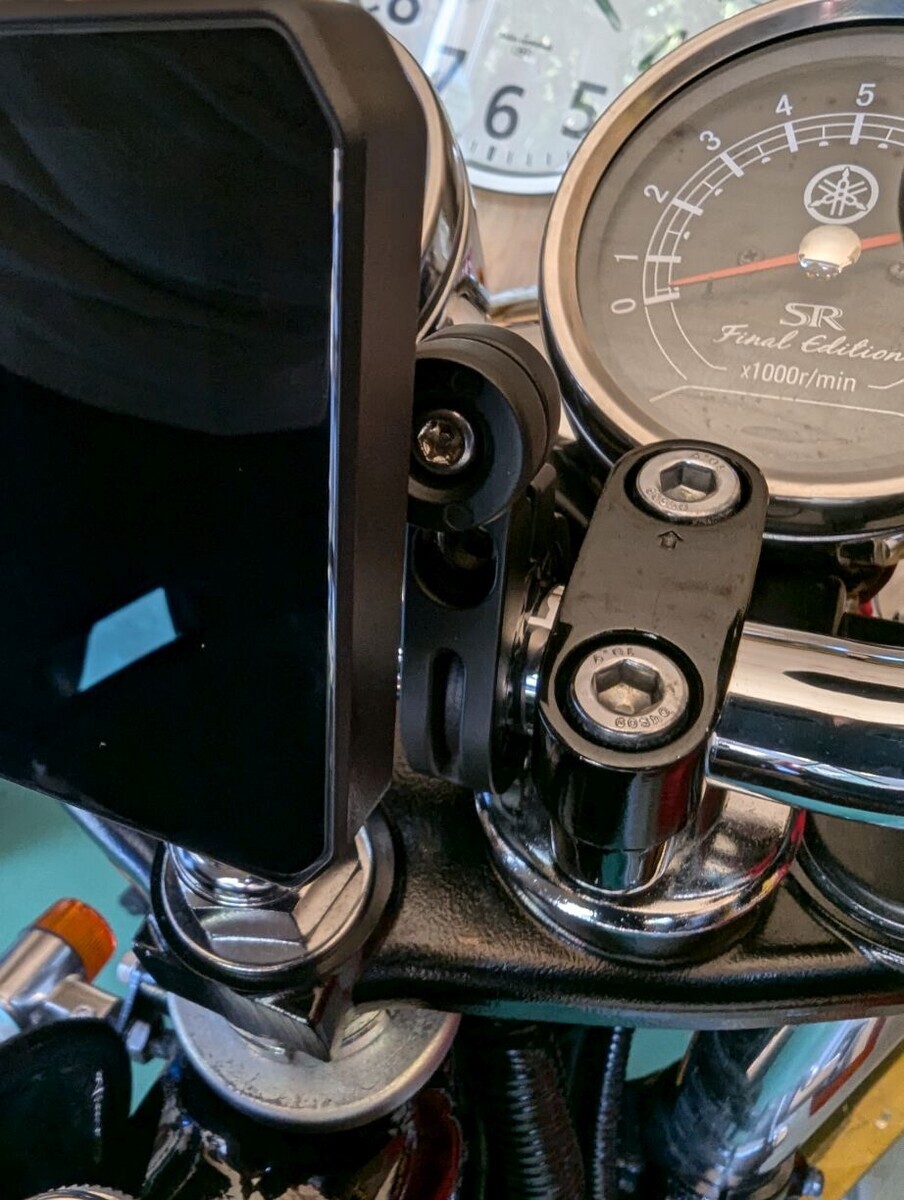 SR400: TanaxのSmart Ride Monitor AIO-5 PlayをRAM MOUNTS化 - 文書