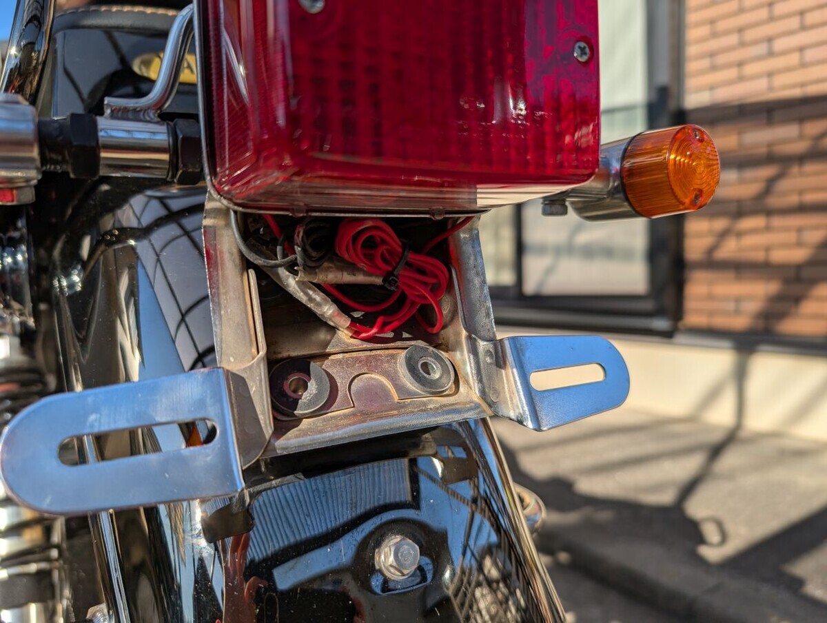 SR400: 左リアだけウィンカーを交換したら、バッテリーも交換へ - 文書