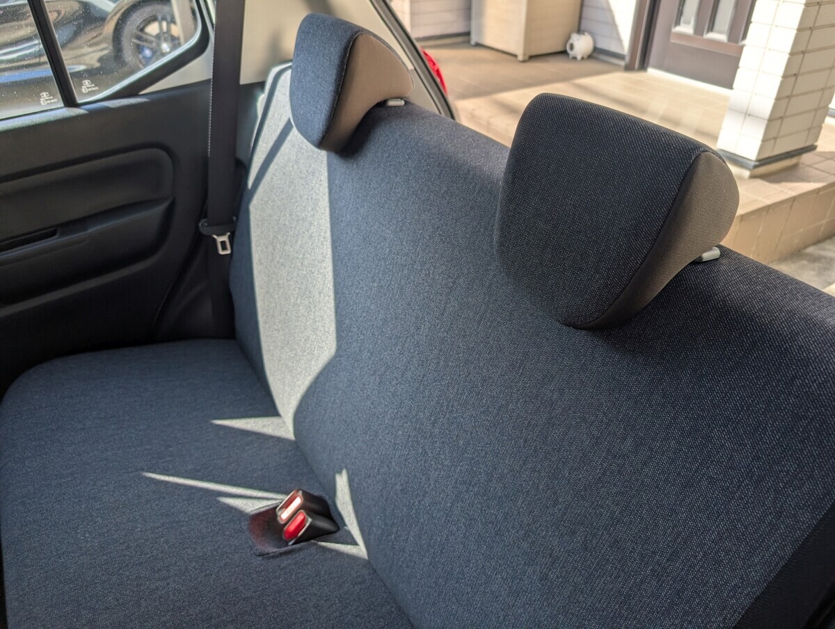 ALTO: リアシートのヘッドレストを付ける - 文書生活 : TEXT LIFE