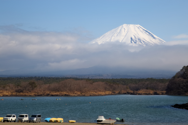f:id:years44:20180325013008j:plain 精進湖から見える富士山"f:id:years44:20180325013008j:plain"