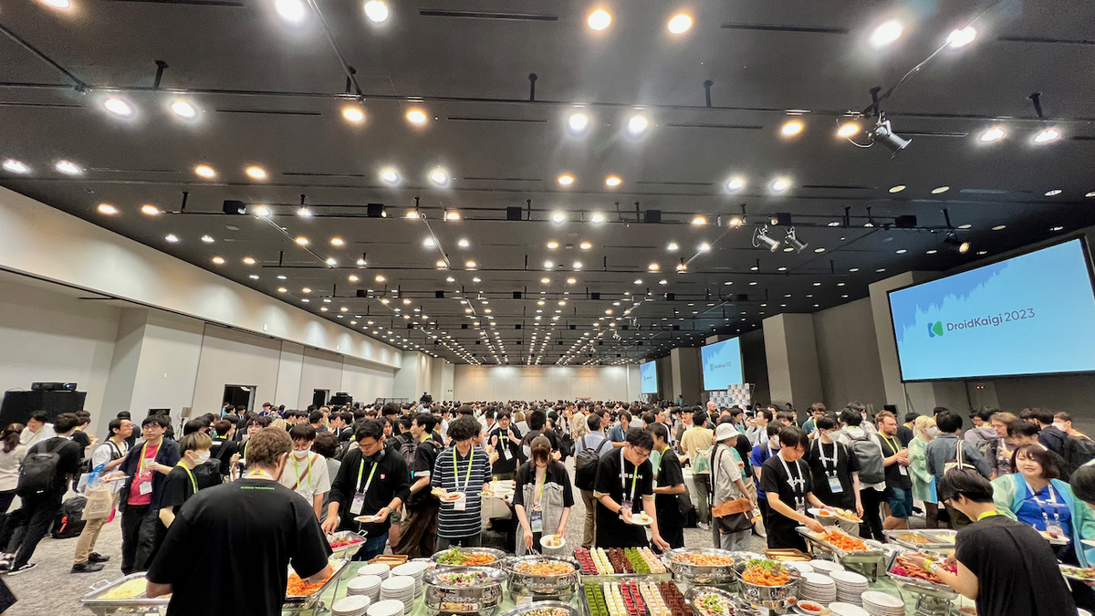 アフターパーティの様子（乾杯後）