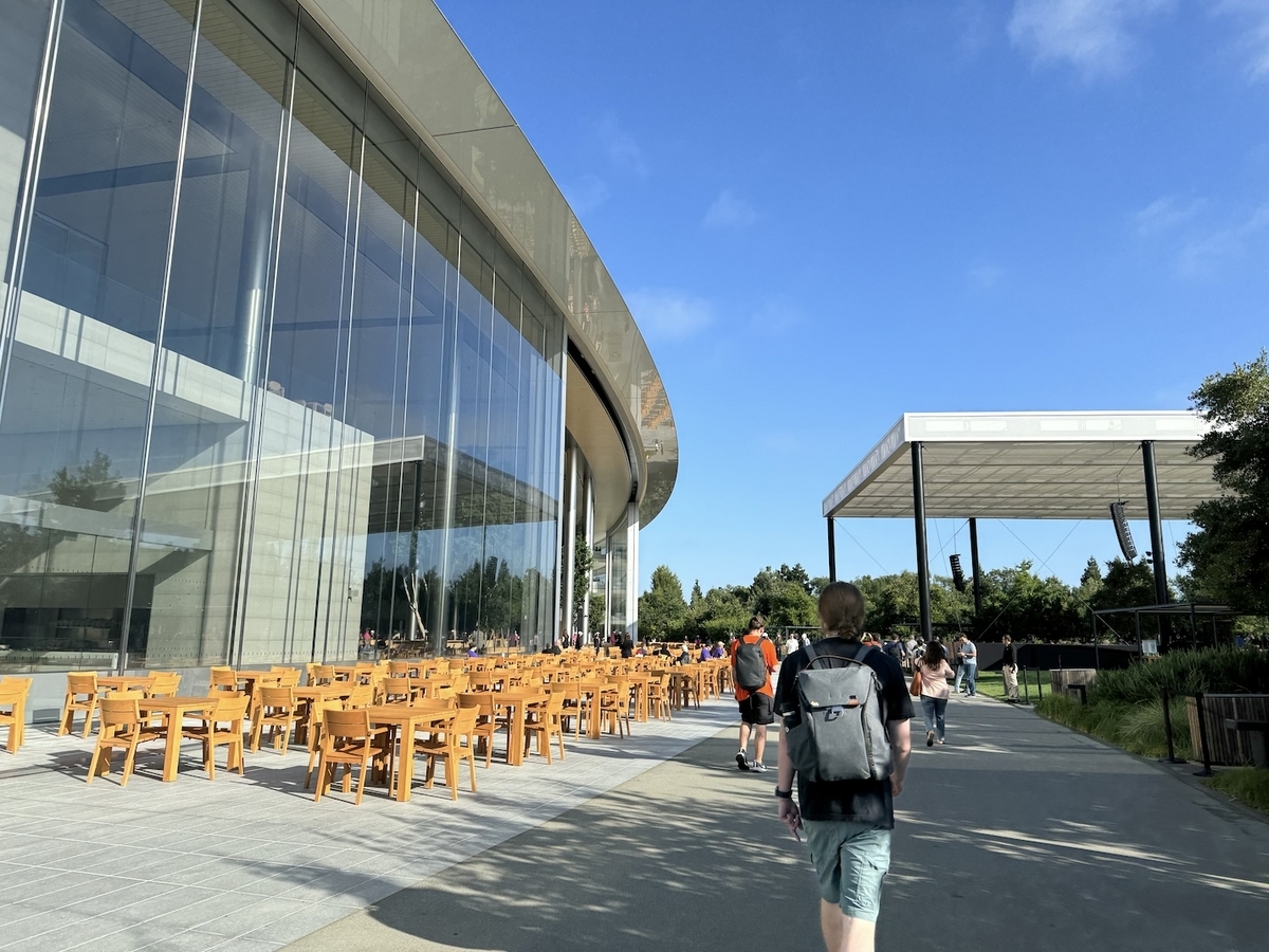 Apple Parkに入場