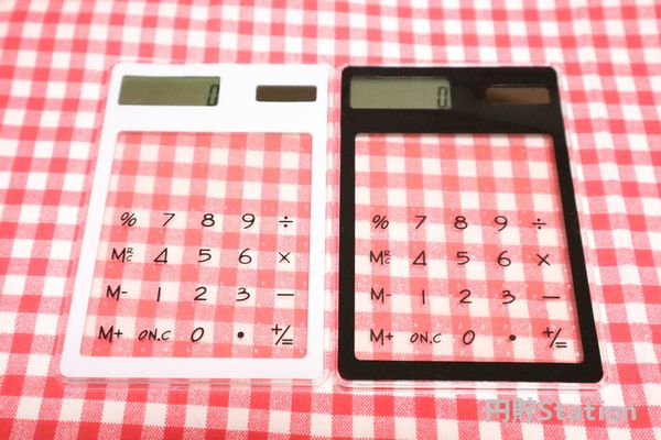 スケルトン電卓の真っ新な外観 f:id:yentame_02:20180314184533j:plain