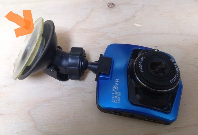 ドライブレコーダーをちゃんと取り付けたい 吸盤式から両面テープ型に改造 40代の 100