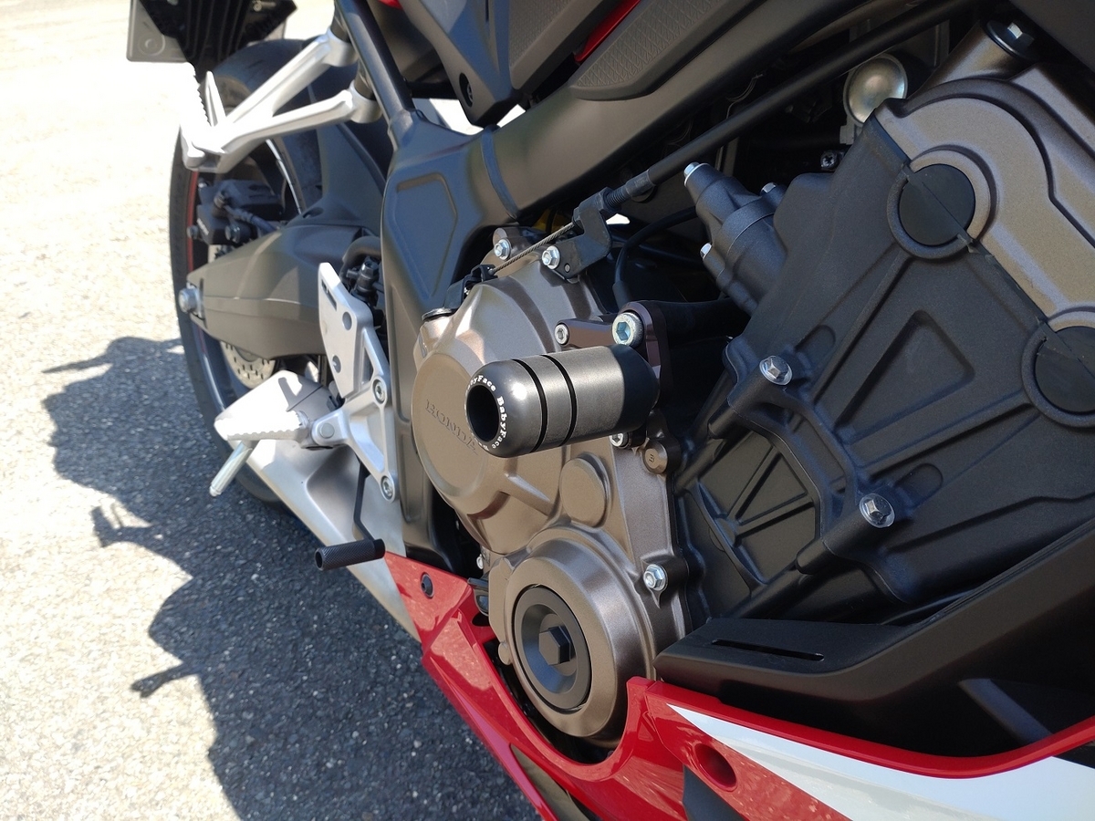 ベビーフェイスのエンジンスライダーとアクスルプロテクター - ゆっ 