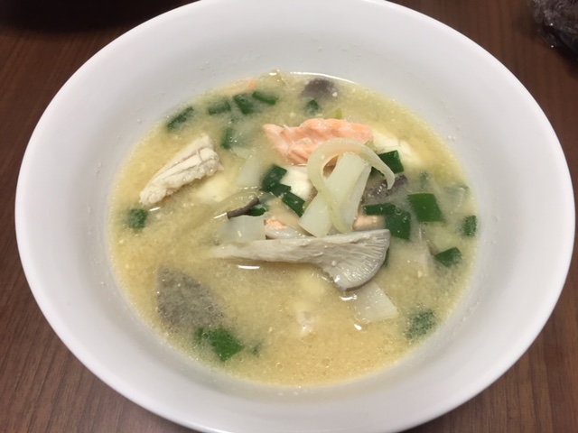 レシピ 下ごしらえから15分で簡単にできる魚のあら汁の作り方 安くて脂質を減らす健康食 楽しく暮らしたい毎日雑記