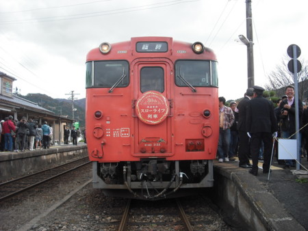 スローライフ列車　美作加茂駅