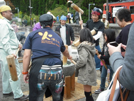 スローライフ列車　美作河井駅