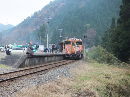 スローライフ列車　美作河井駅