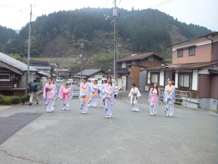 スローライフ列車　美作加茂駅