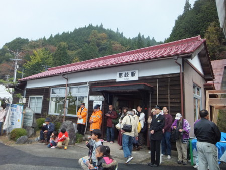 スローライフ列車　美作加茂駅