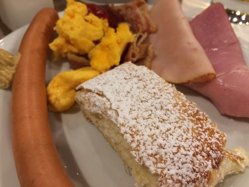 ハンガリーブダペストのホテルHotel Memories Budapest 朝食2