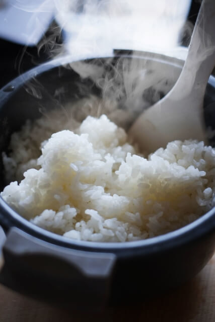 お米の粒をつぶなさないようにふっくら混ぜる お米の粒をつぶなさないようにふっくら混ぜる