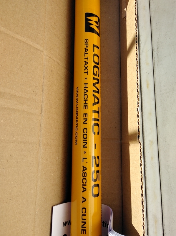 薪が簡単に割れる手動式薪割り機、Logmatic LM-250が届いたので試し