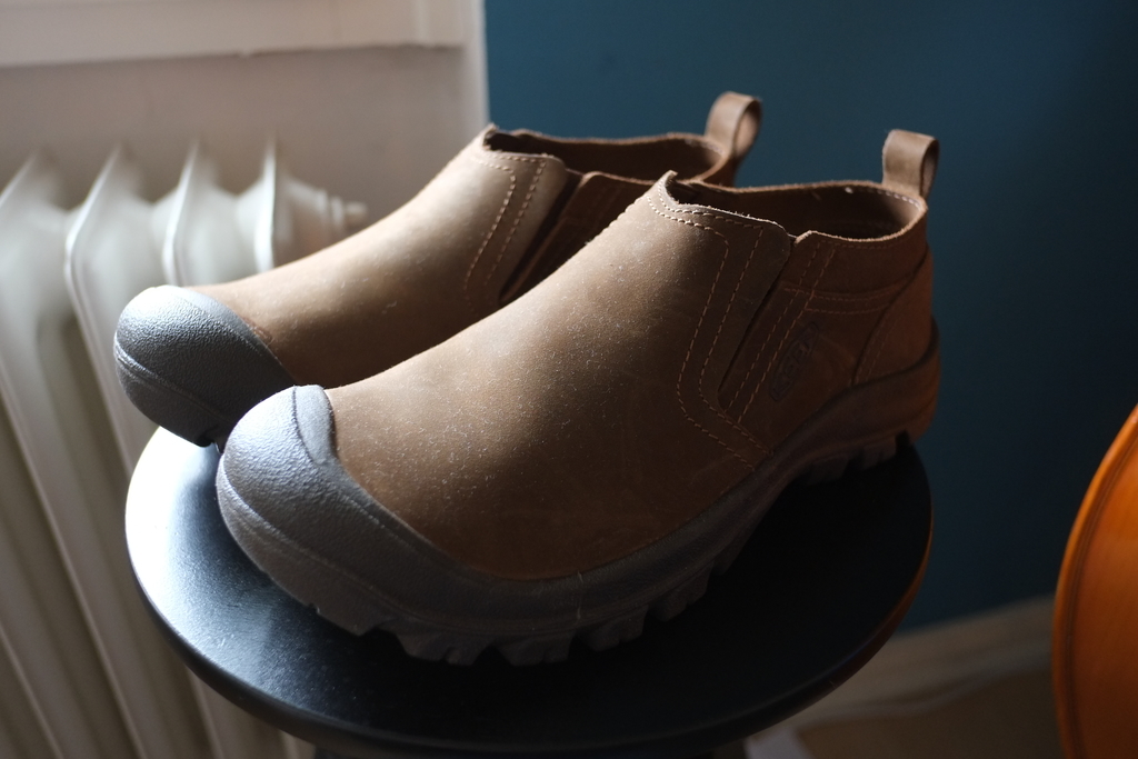 womens black and white slip on vans