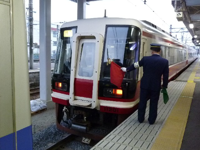 南海11000系　南海高野線特急りんかん