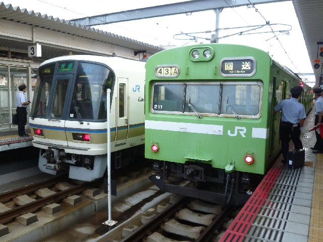 ＪＲ221系とＪＲ103系