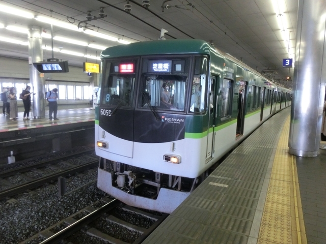 京阪6000系　京阪本線特急