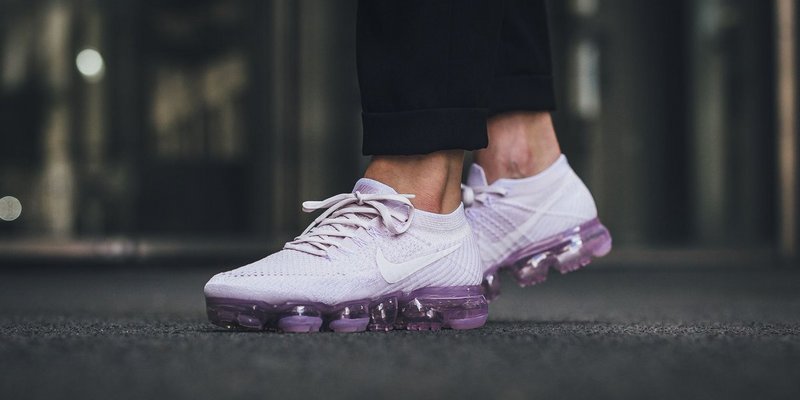 vapormax light violet