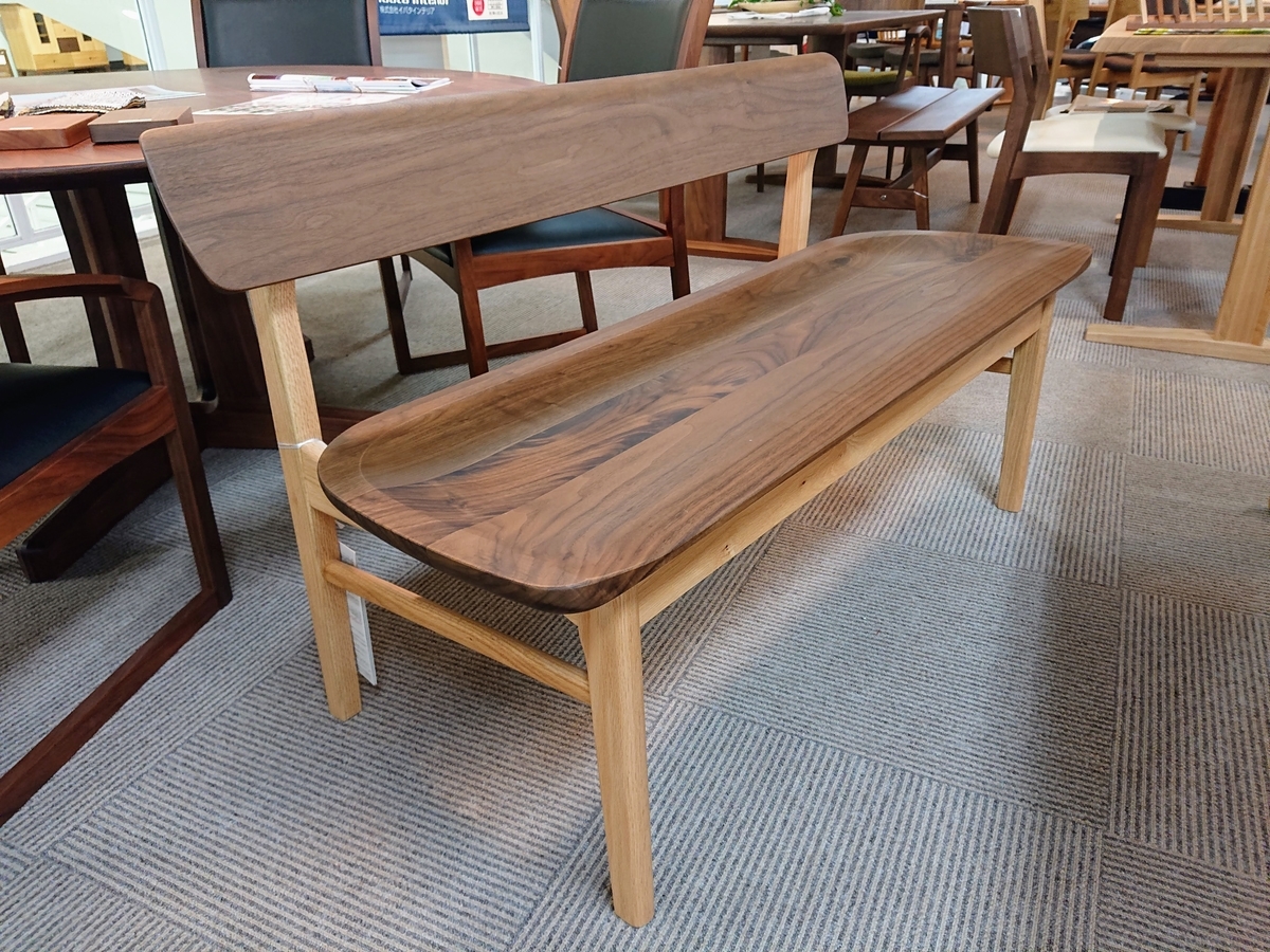 イバタインテリア ウォールナットとオーク材を組み合わせたツートン