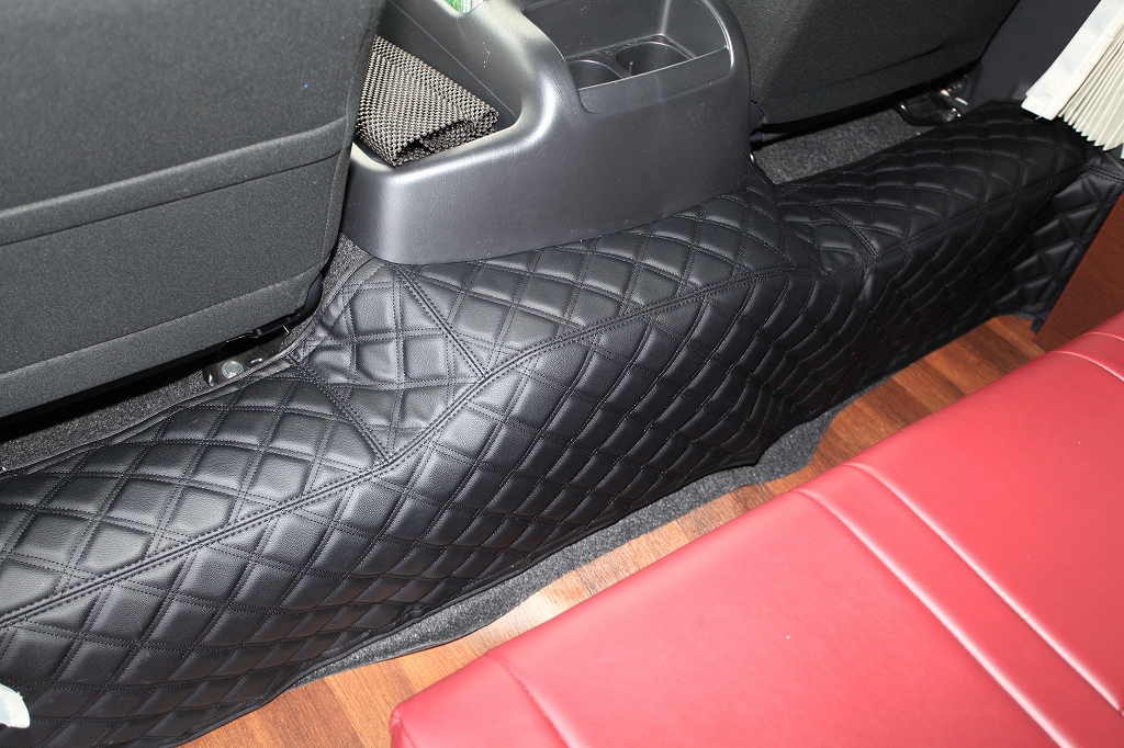 ハイエース エンジンルームカバー