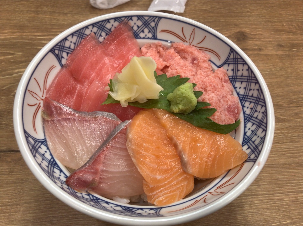 上大岡西の 磯丸水産 上大岡店 で磯丸４色丼 みうけんのヨコハマ原付紀行