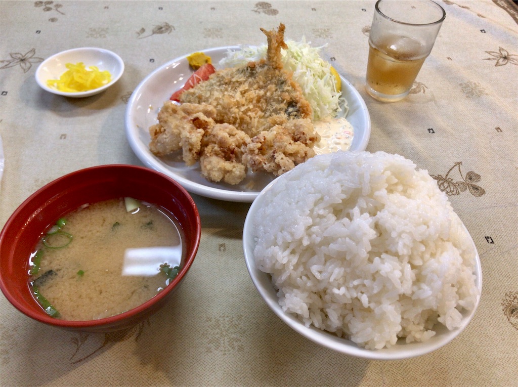 初声町下宮田の まるい食堂 でアジ からあげ定食 ごはん大盛 みうけんのヨコハマ原付紀行