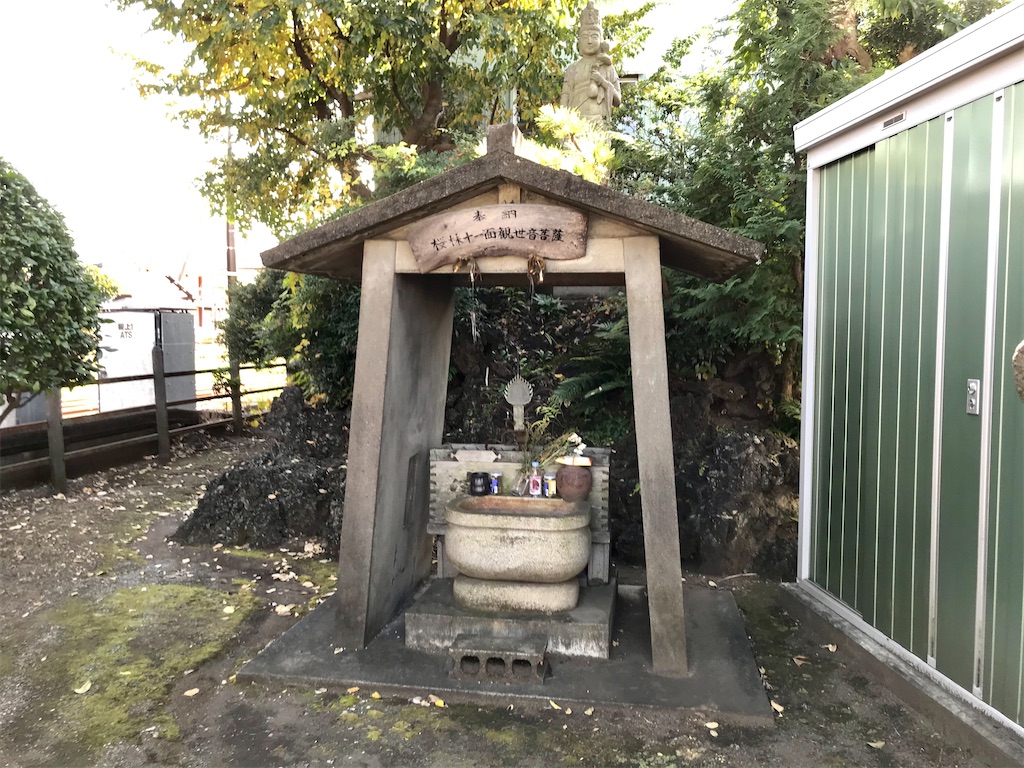事故の犠牲者を慰める 踏切脇の桜株観音 大和市 みうけんのヨコハマ原付紀行