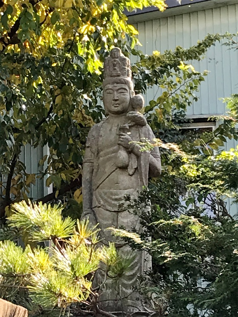 事故の犠牲者を慰める 踏切脇の桜株観音 大和市 みうけんのヨコハマ原付紀行