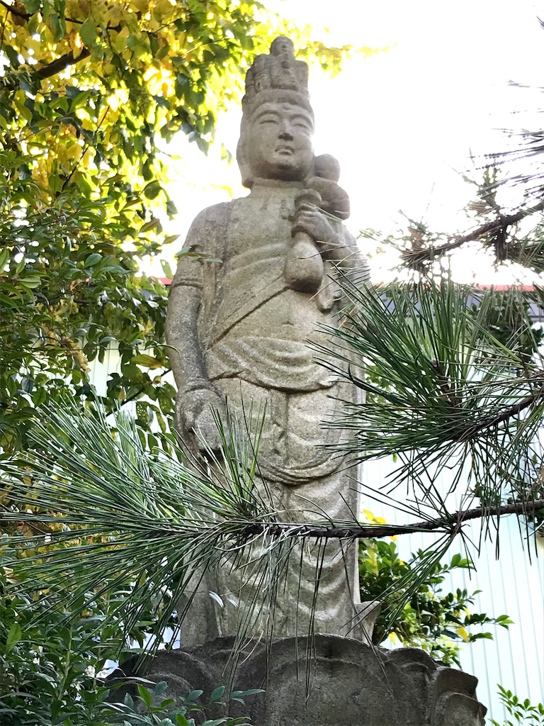 事故の犠牲者を慰める 踏切脇の桜株観音 大和市 みうけんのヨコハマ原付紀行
