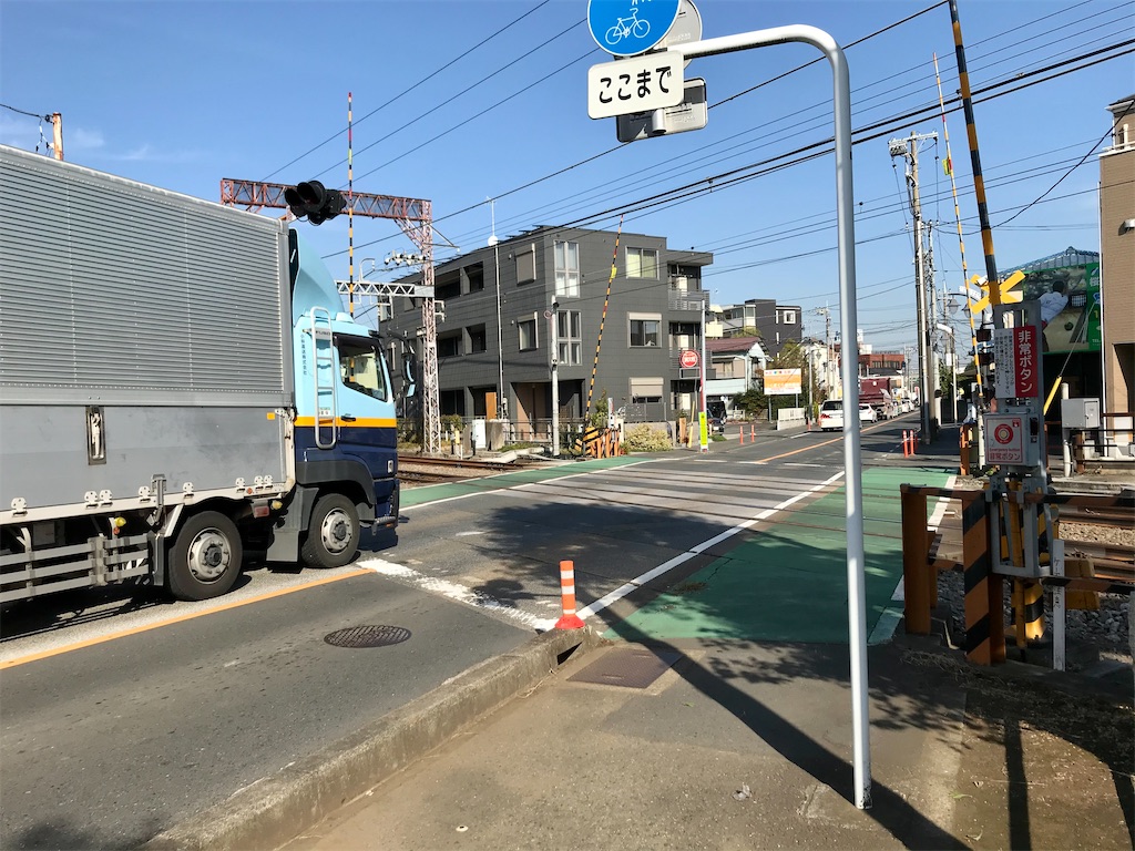 事故の犠牲者を慰める 踏切脇の桜株観音 大和市 みうけんのヨコハマ原付紀行
